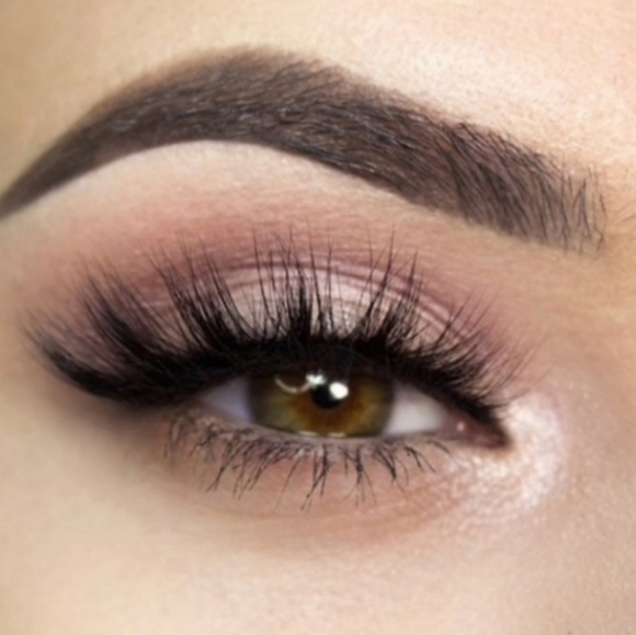 Lilly lashes Luxury synthetic Lite reusable wears nib. - Picture 7 of 9